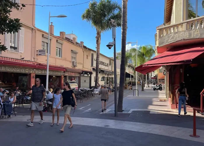 Апартаменти Carre D'or Juan Les Pins